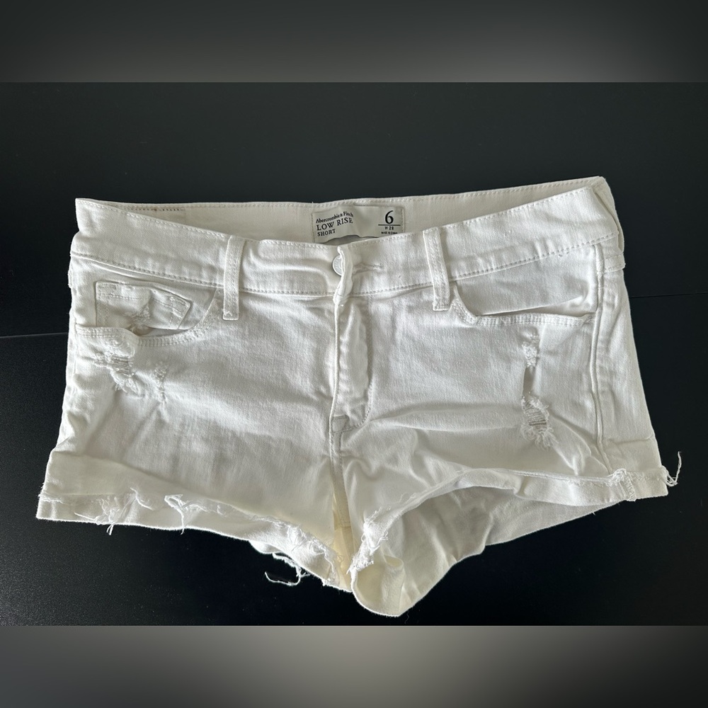 Abercrombie & Fitch white low rise shorts